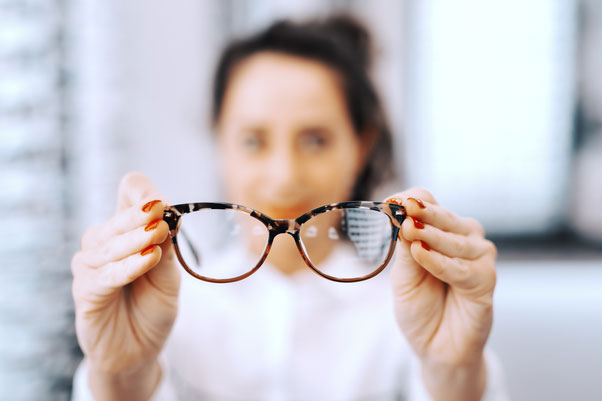 Nearsightedness example with clear near vision and blurred distance, illustrating a common vision issue treated with LASIK eye surgery.