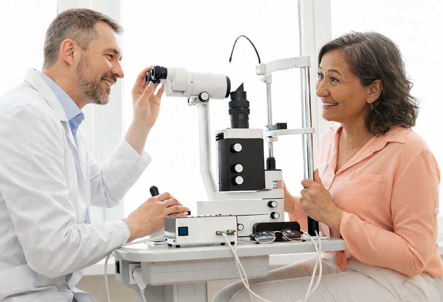 A woman feels less stressed about her eye exam after reading the “Prepare for your appointment” page, as a male doctor performs a slit lamp exam in a bright clinic.